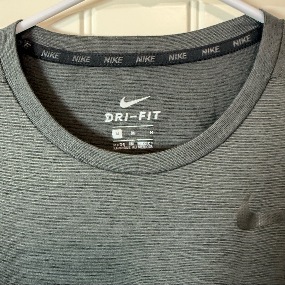 Nike Green Long Sleeve Tee Comfortable Crew Neck - Picture 3 of 5